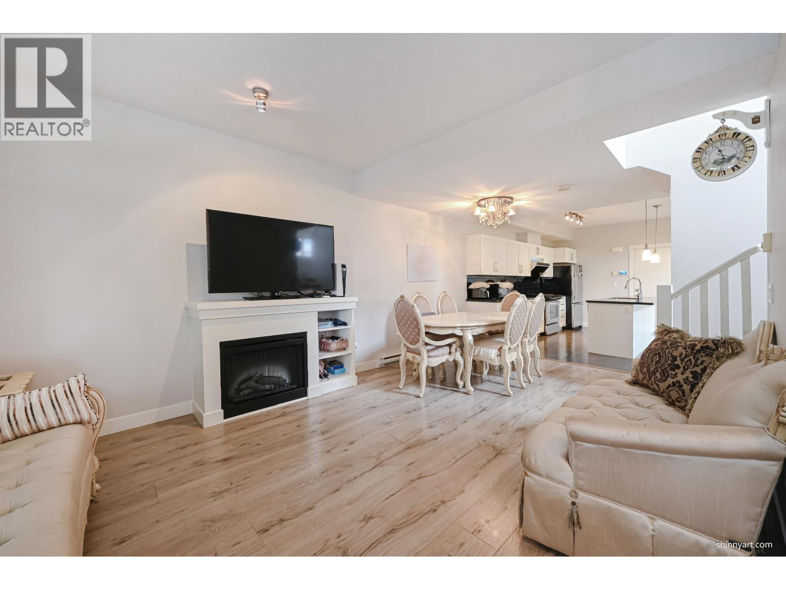 4923 DAWSON STREET, Burnaby