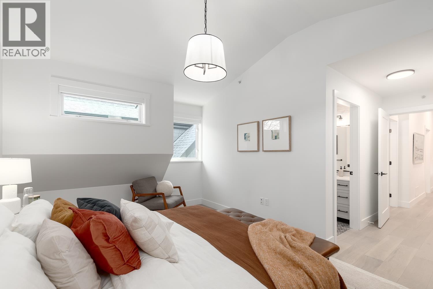 1061 SEMLIN DRIVE, Vancouver