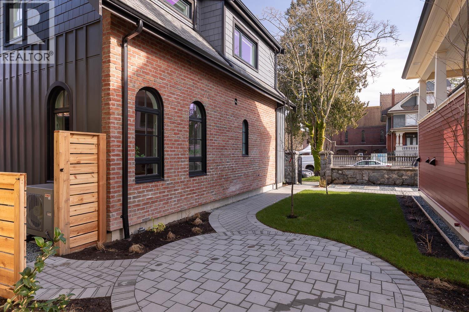 1061 SEMLIN DRIVE, Vancouver