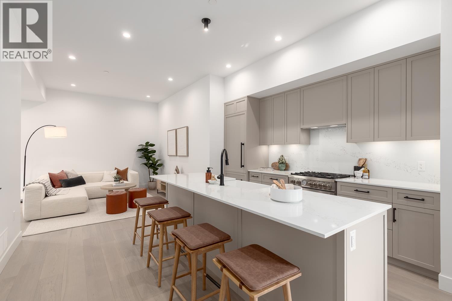 1061 SEMLIN DRIVE, Vancouver