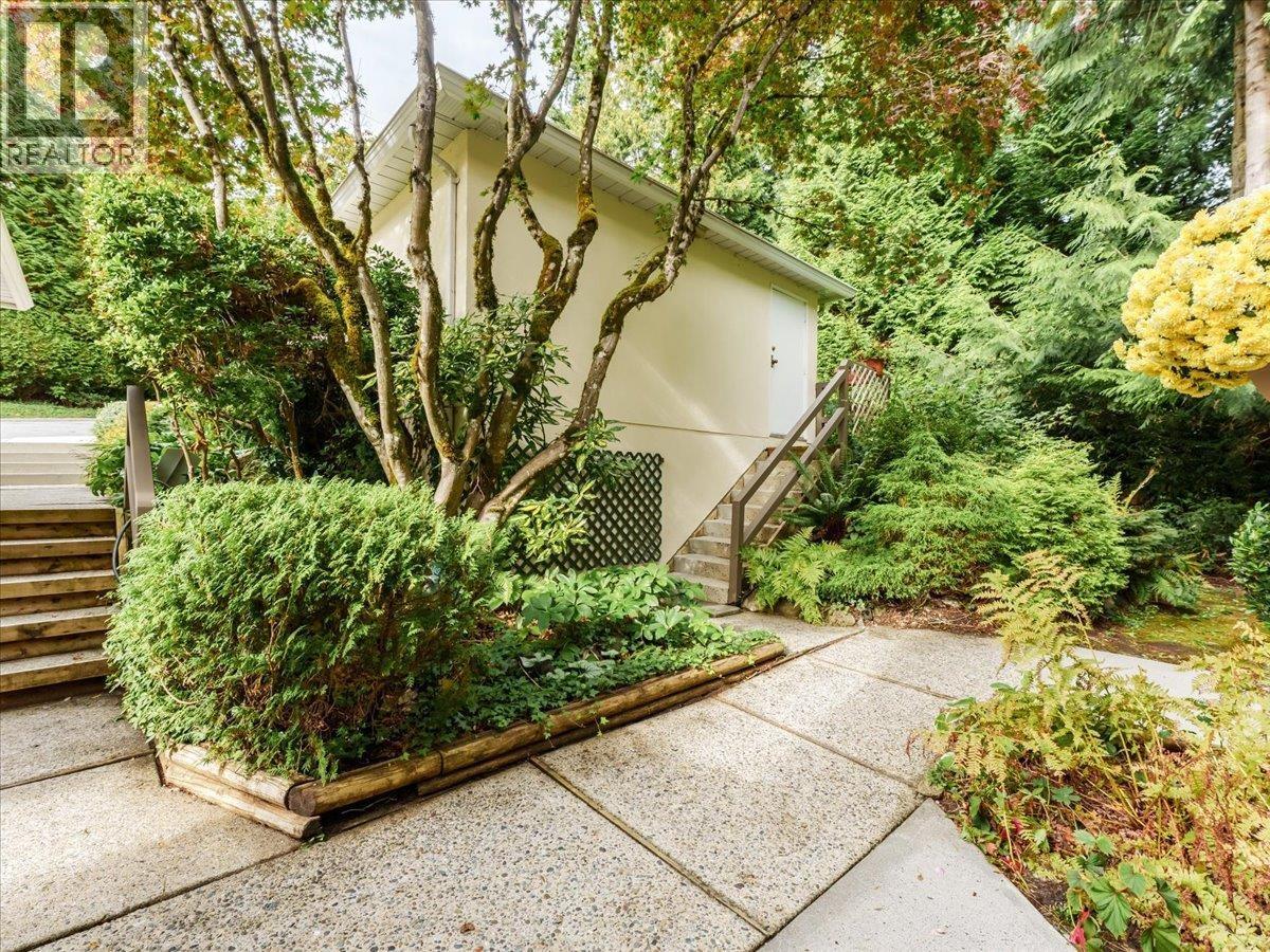 8804 ROBINS COURT, Burnaby