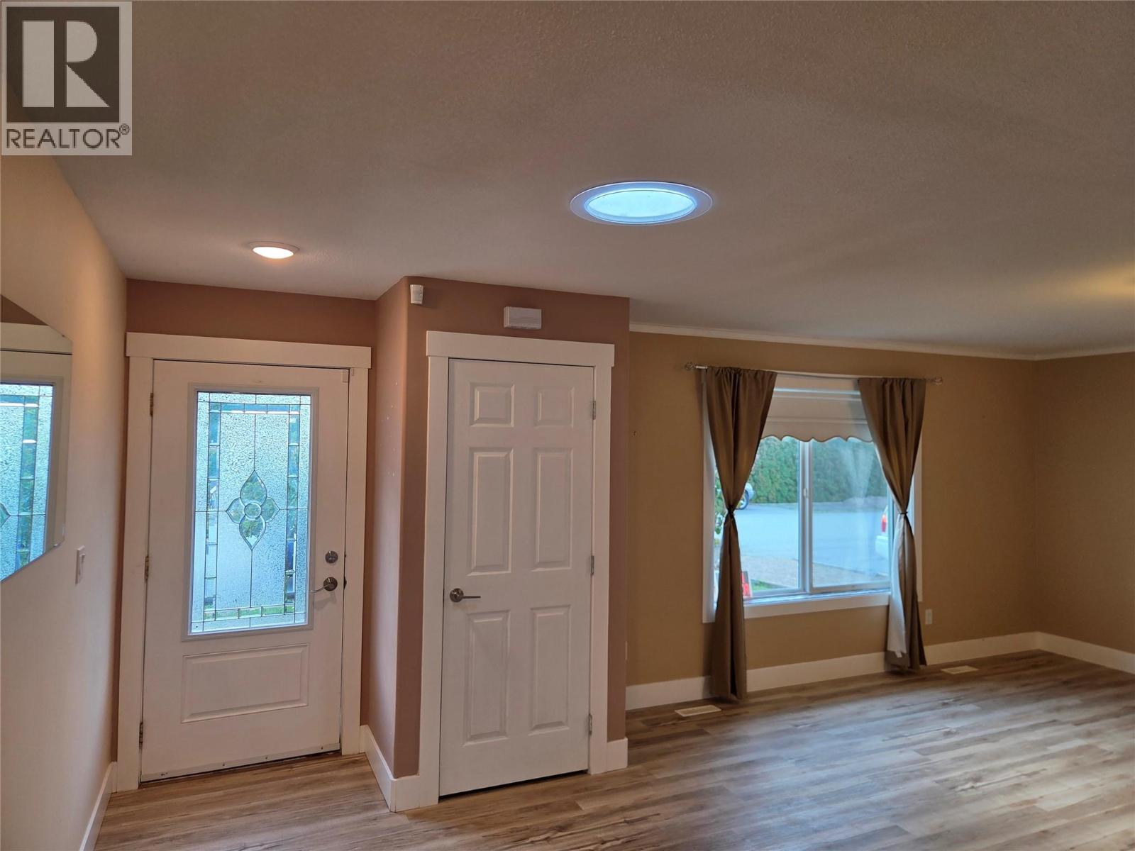1107 8th Street, Keremeos