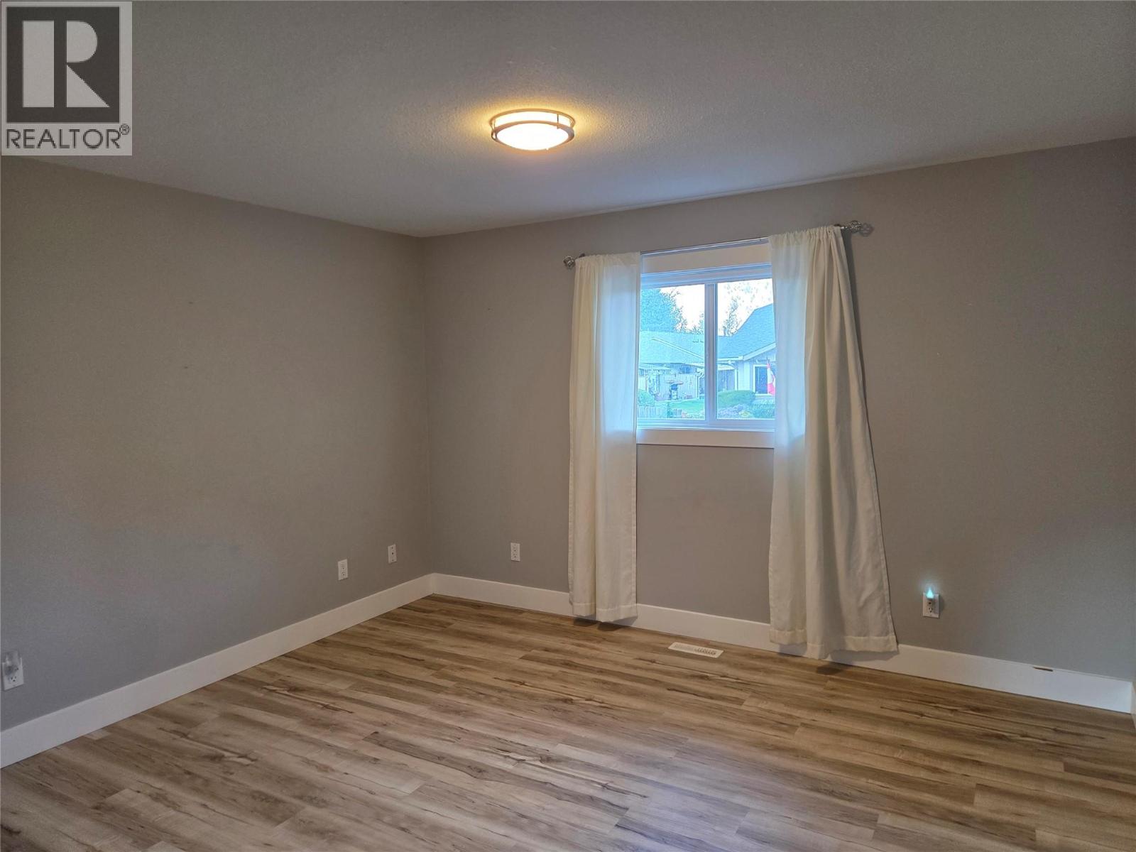 1107 8th Street, Keremeos