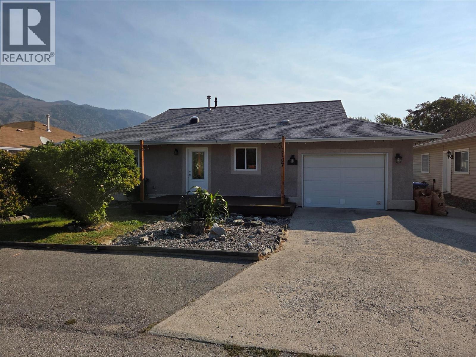 1107 8th Street, Keremeos