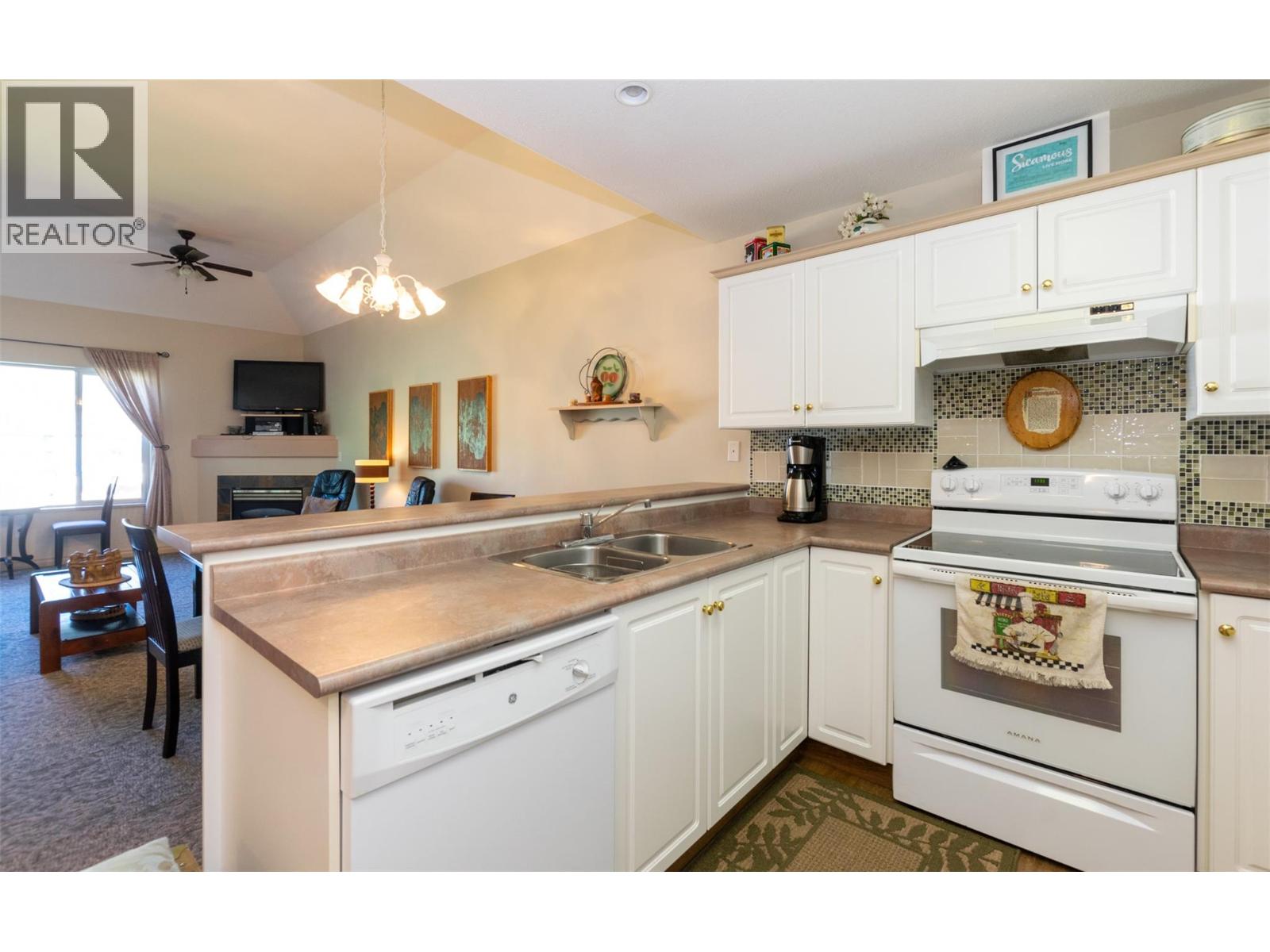 318 1002 Riverside Avenue, Sicamous