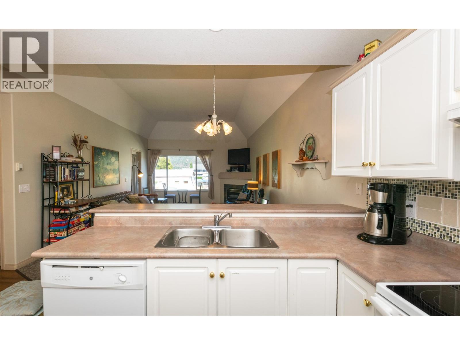 318 1002 Riverside Avenue, Sicamous