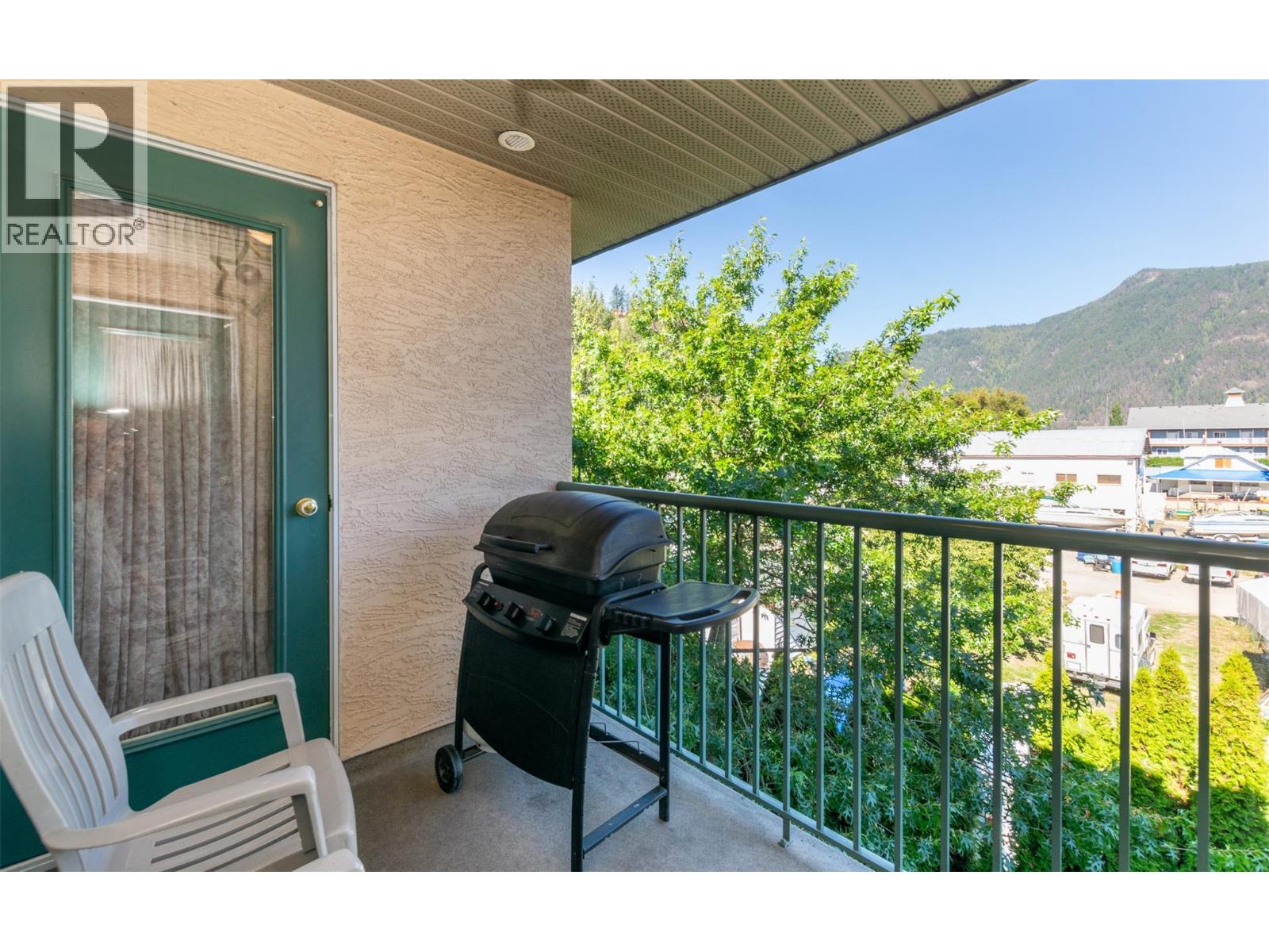 318 1002 Riverside Avenue, Sicamous