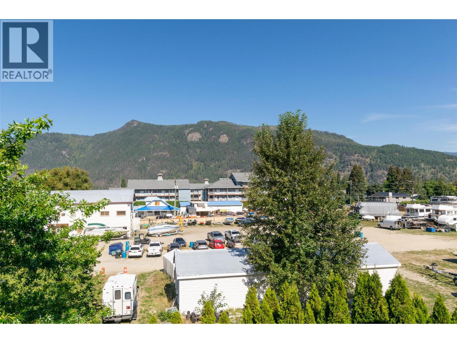 318 1002 Riverside Avenue, Sicamous