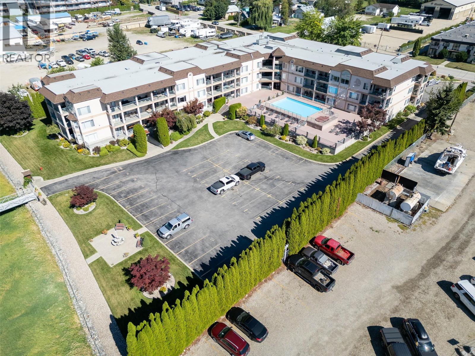318 1002 Riverside Avenue, Sicamous