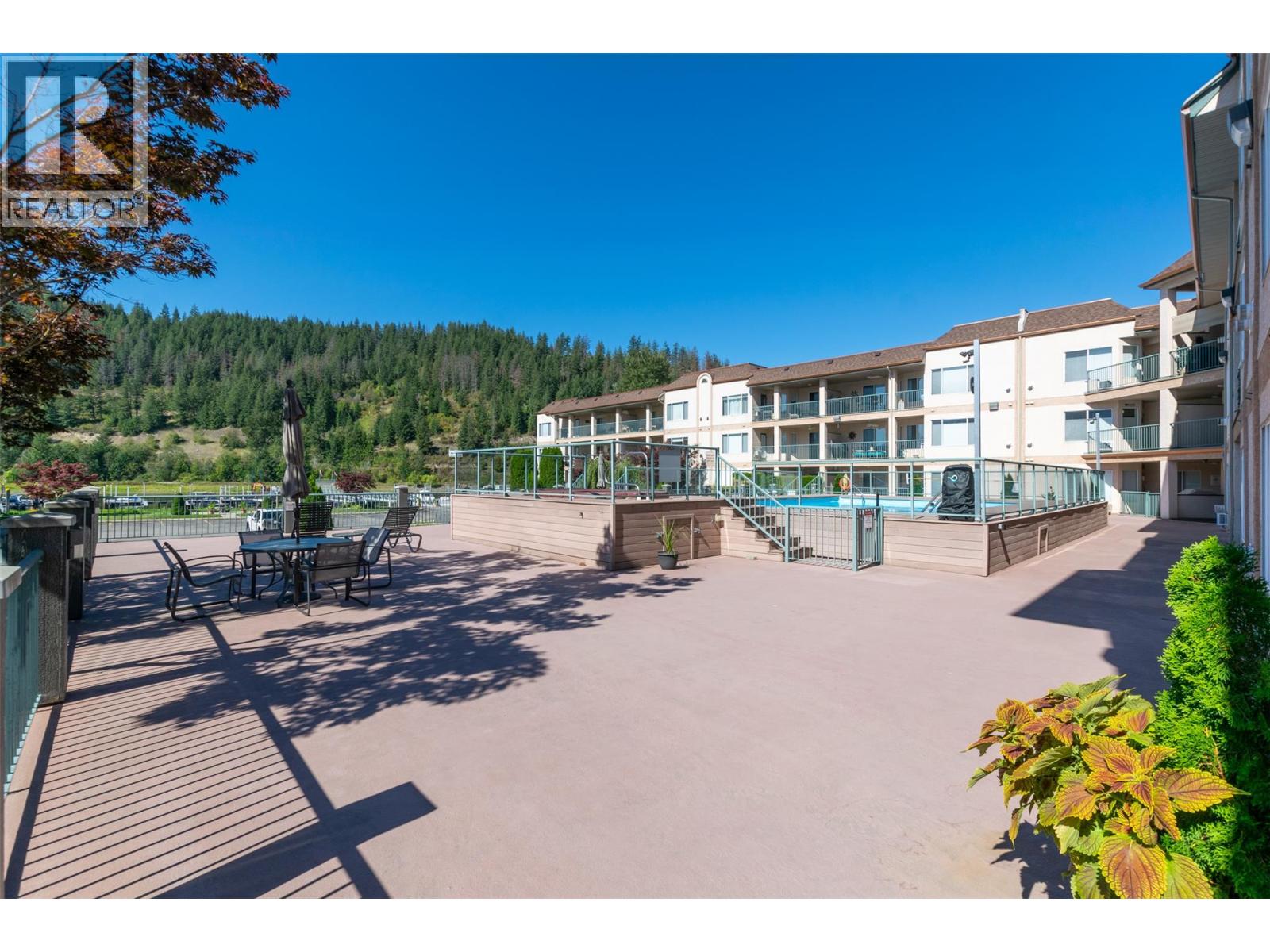 318 1002 Riverside Avenue, Sicamous