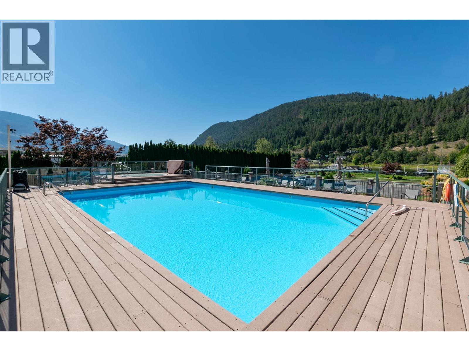 318 1002 Riverside Avenue, Sicamous