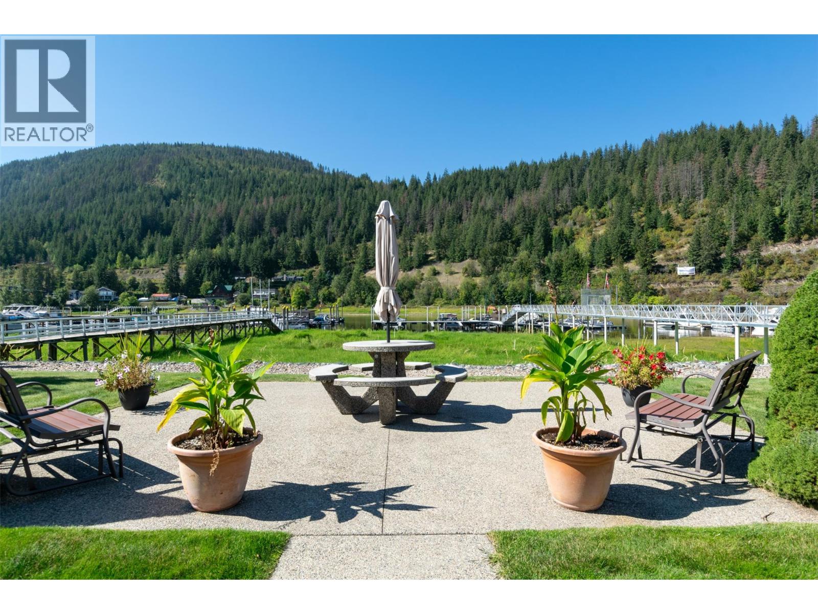 318 1002 Riverside Avenue, Sicamous