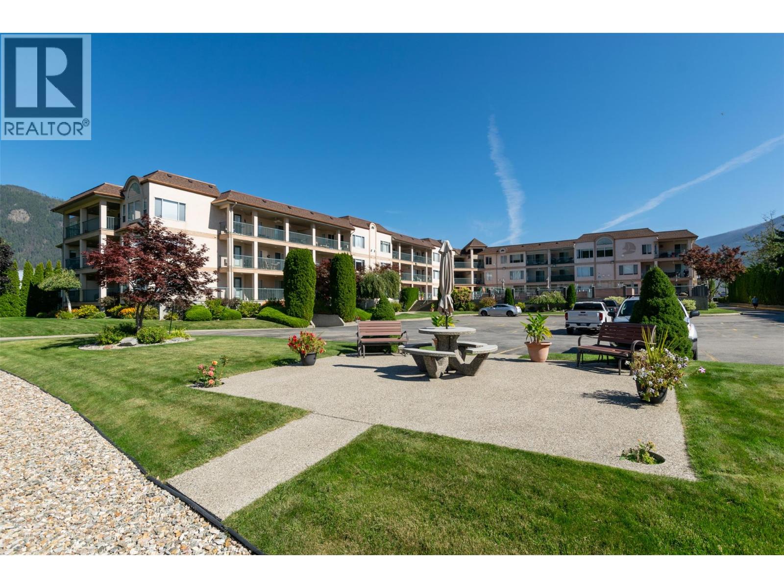 318 1002 Riverside Avenue, Sicamous