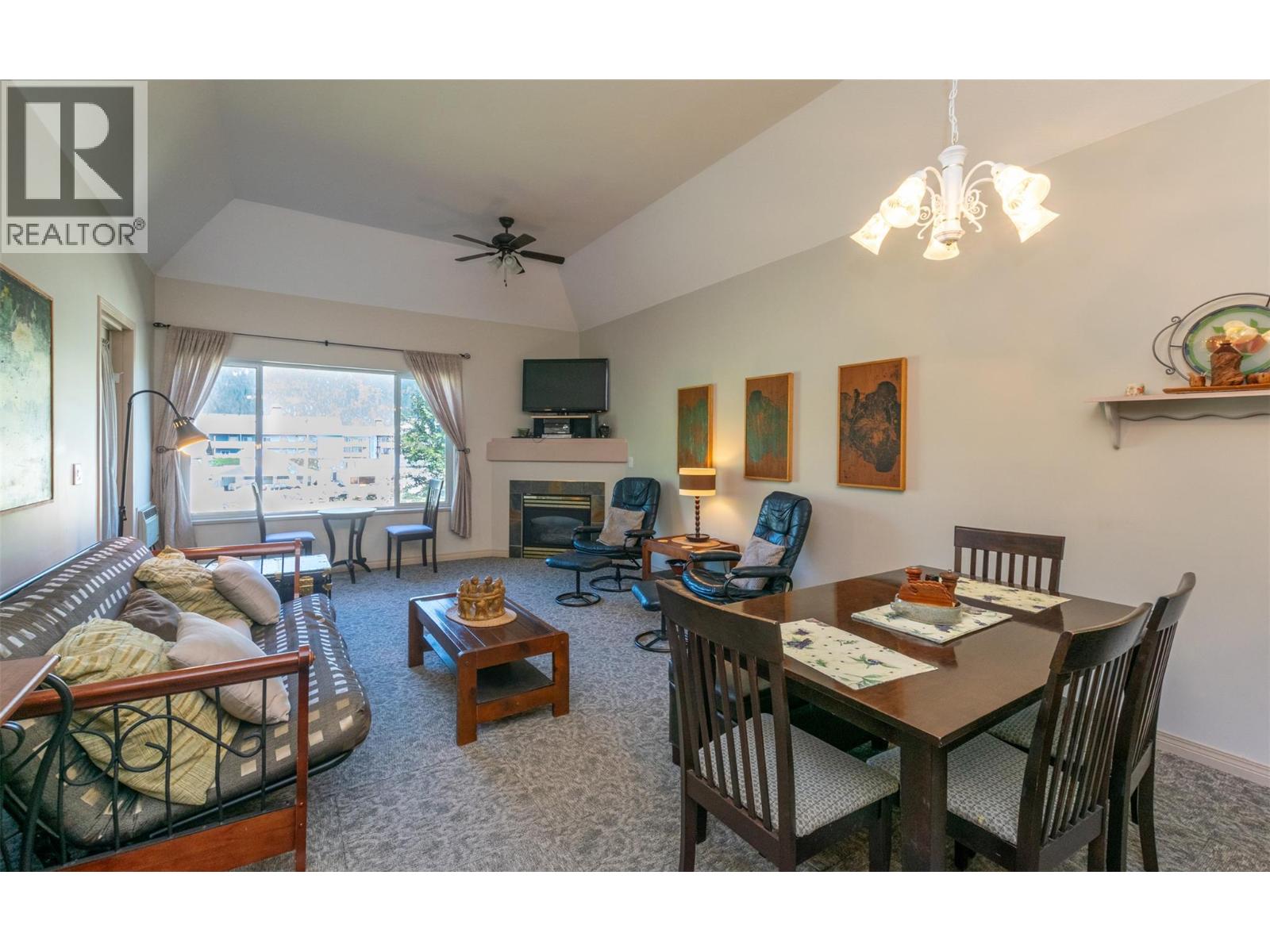 318 1002 Riverside Avenue, Sicamous