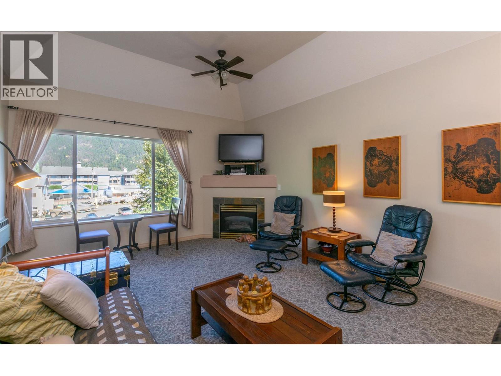 318 1002 Riverside Avenue, Sicamous