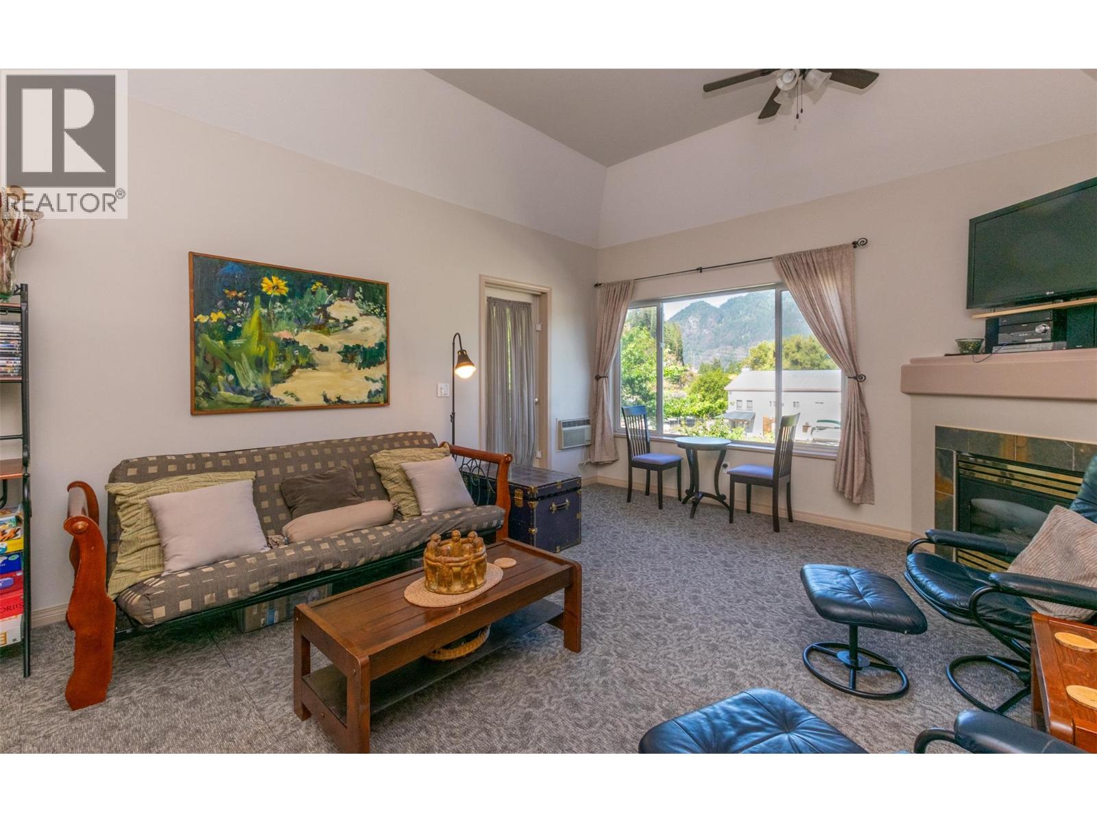318 1002 Riverside Avenue, Sicamous