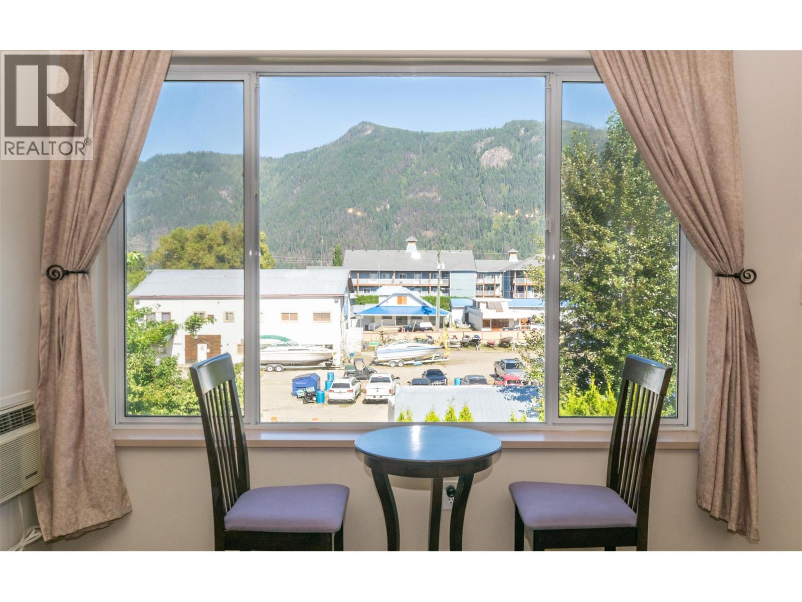 318 1002 Riverside Avenue, Sicamous