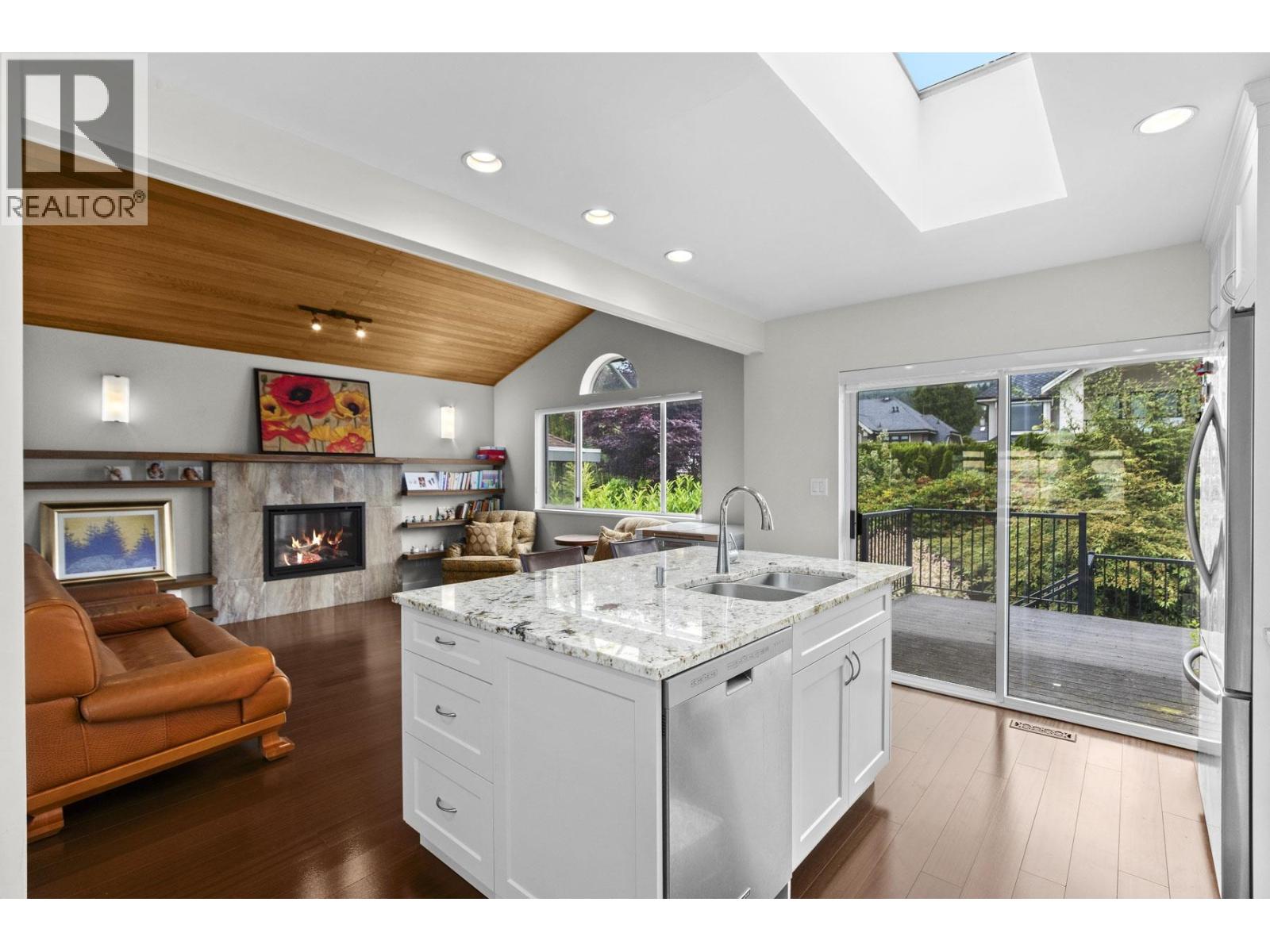 2319 MARINE DRIVE, West Vancouver