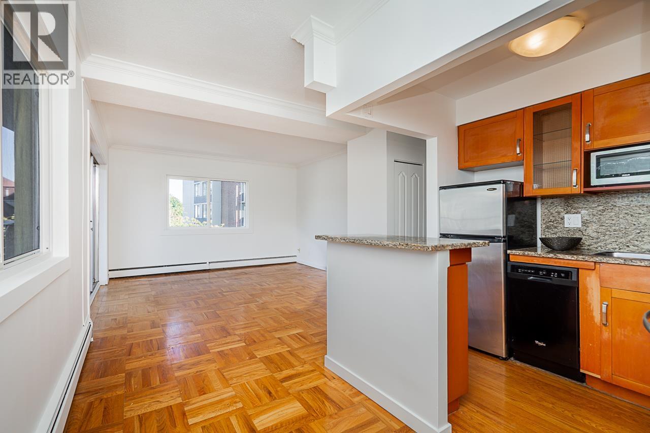 305 2187 BELLEVUE AVENUE, West Vancouver