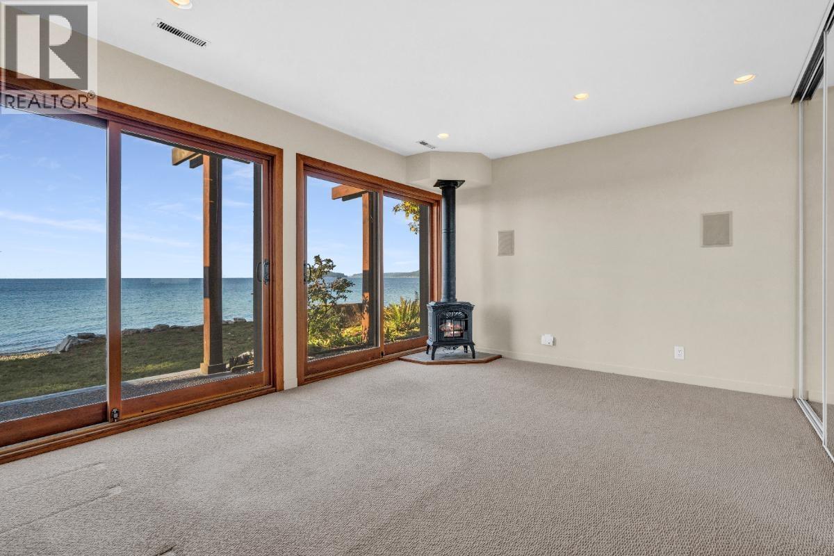 4893 SUNSHINE COAST HIGHWAY, Sechelt