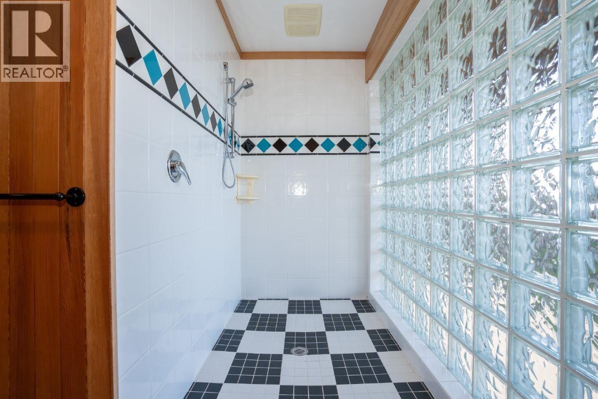 4893 SUNSHINE COAST HIGHWAY, Sechelt