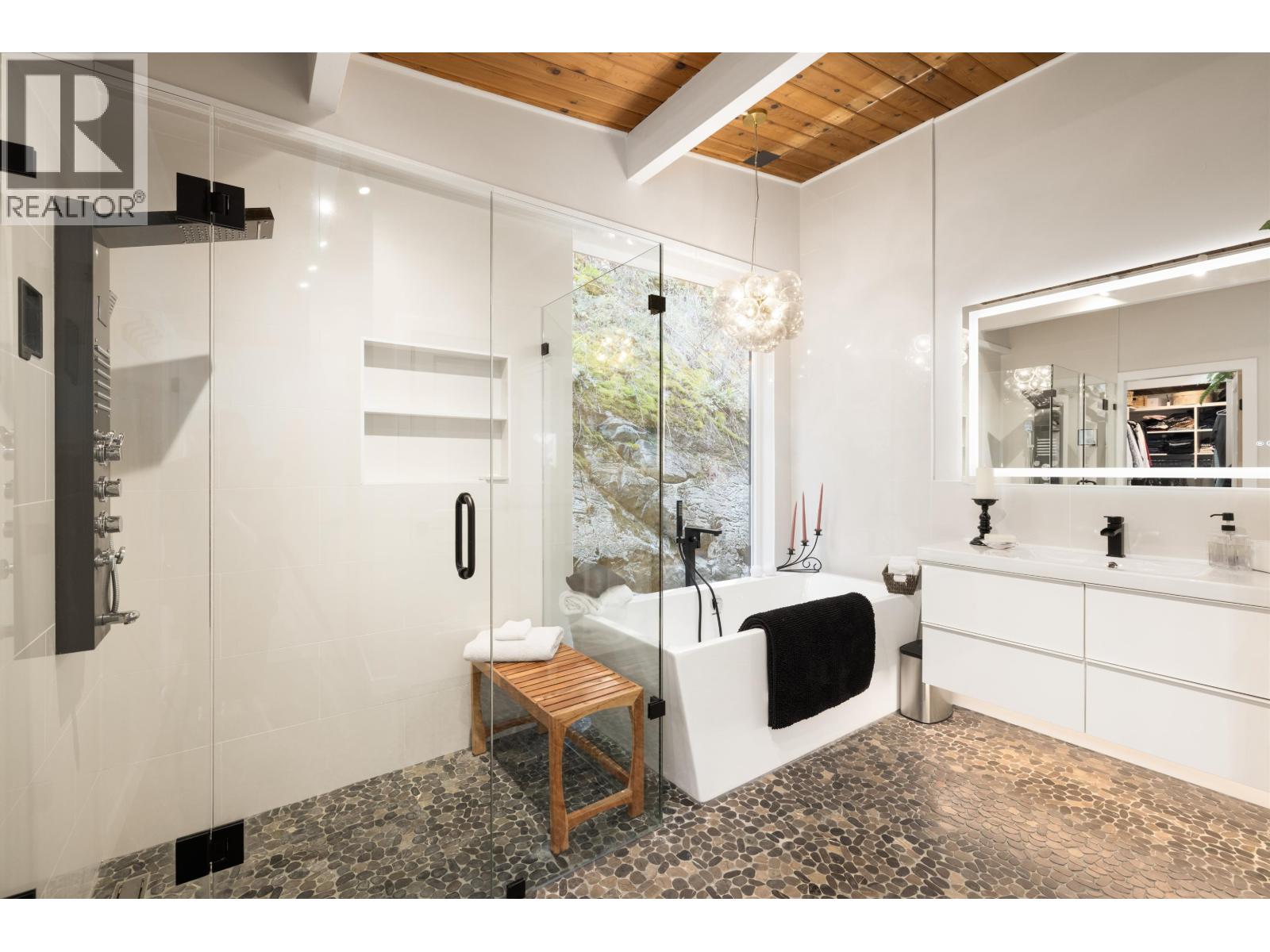 195 KELVIN GROVE WAY, Lions Bay