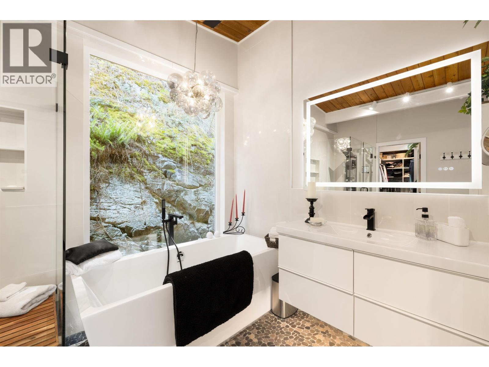 195 KELVIN GROVE WAY, Lions Bay