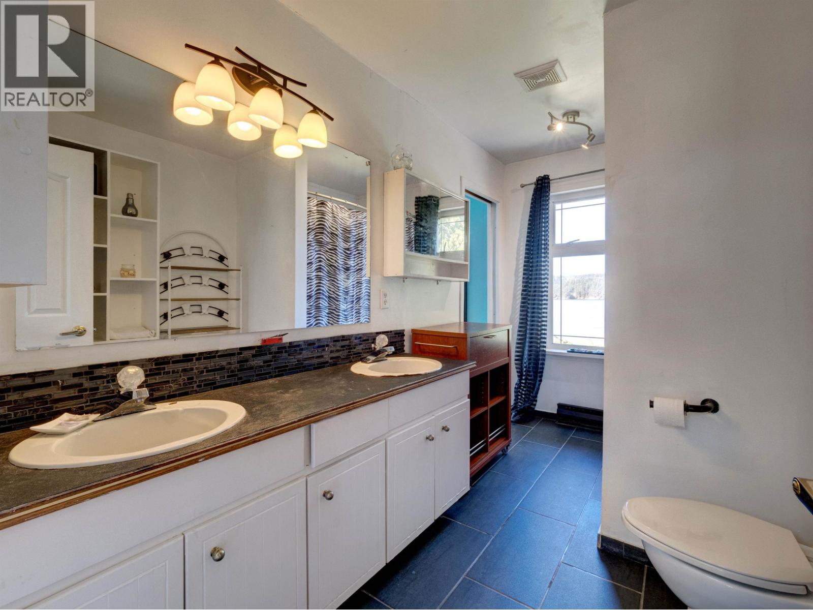 6279-6283 SECHELT INLET ROAD, Sechelt