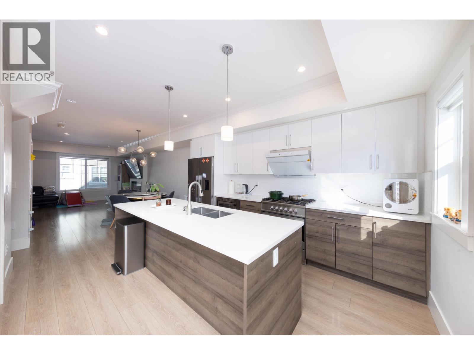 9 9211 MCKIM WAY, Richmond