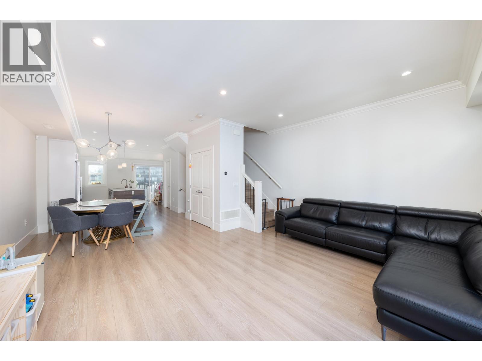 9 9211 MCKIM WAY, Richmond