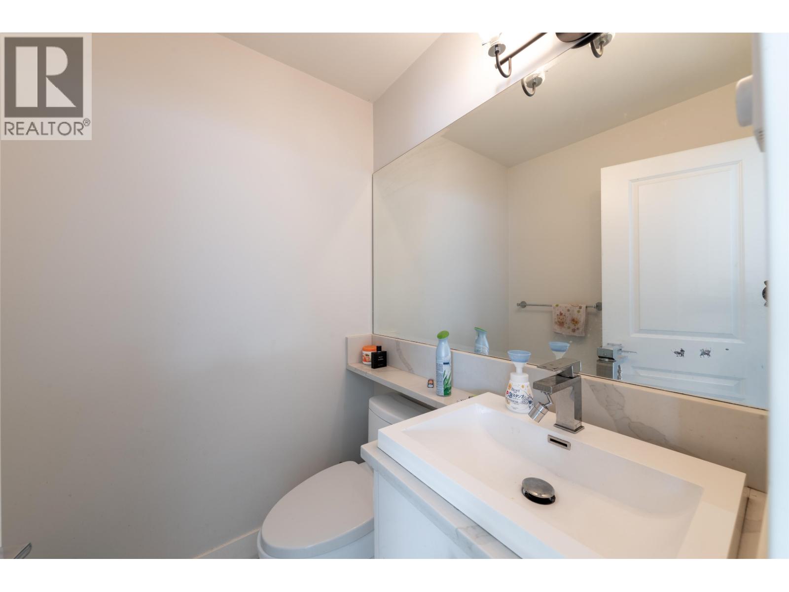 9 9211 MCKIM WAY, Richmond