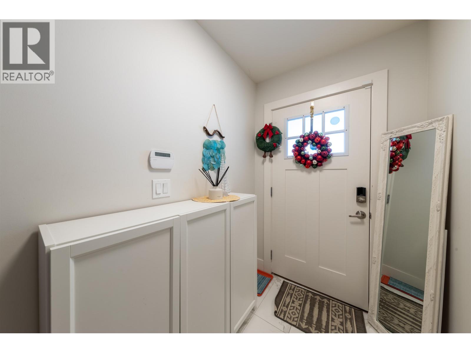 9 9211 MCKIM WAY, Richmond