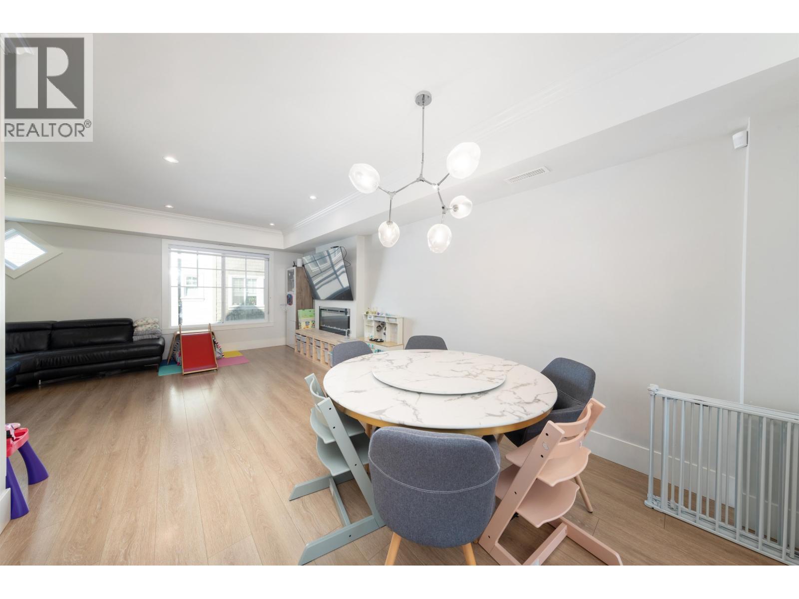 9 9211 MCKIM WAY, Richmond