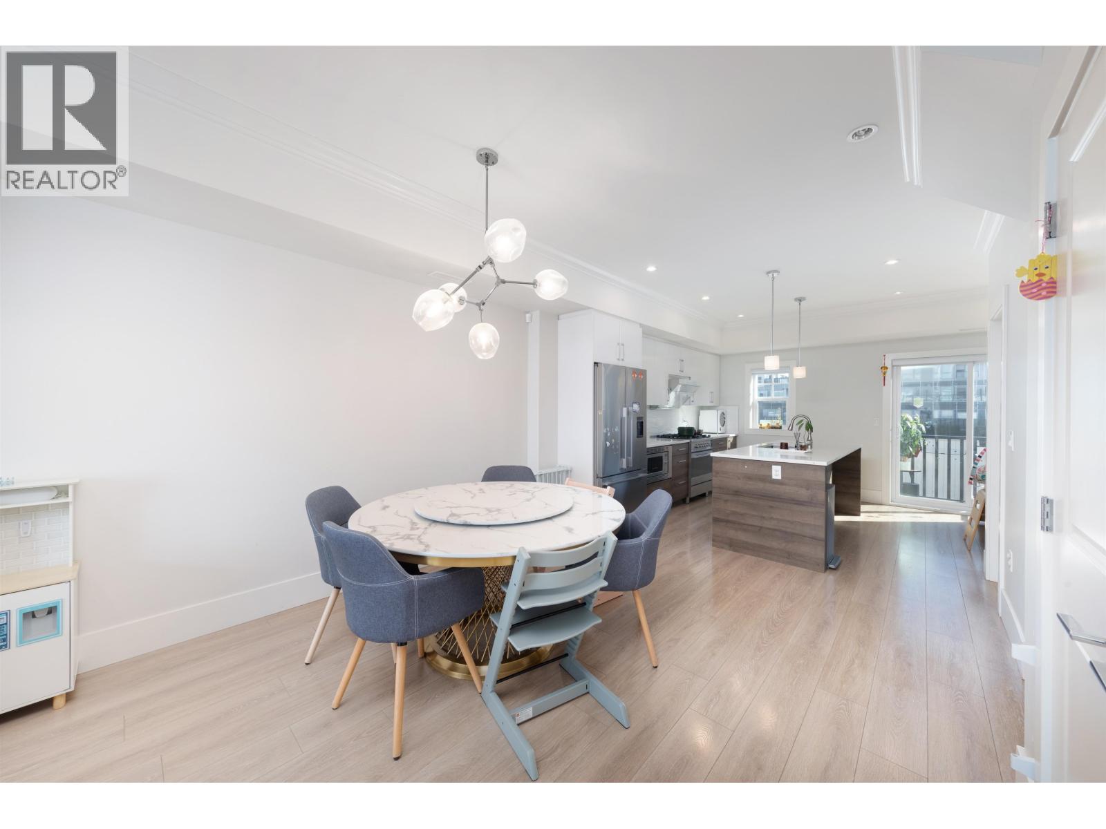 9 9211 MCKIM WAY, Richmond