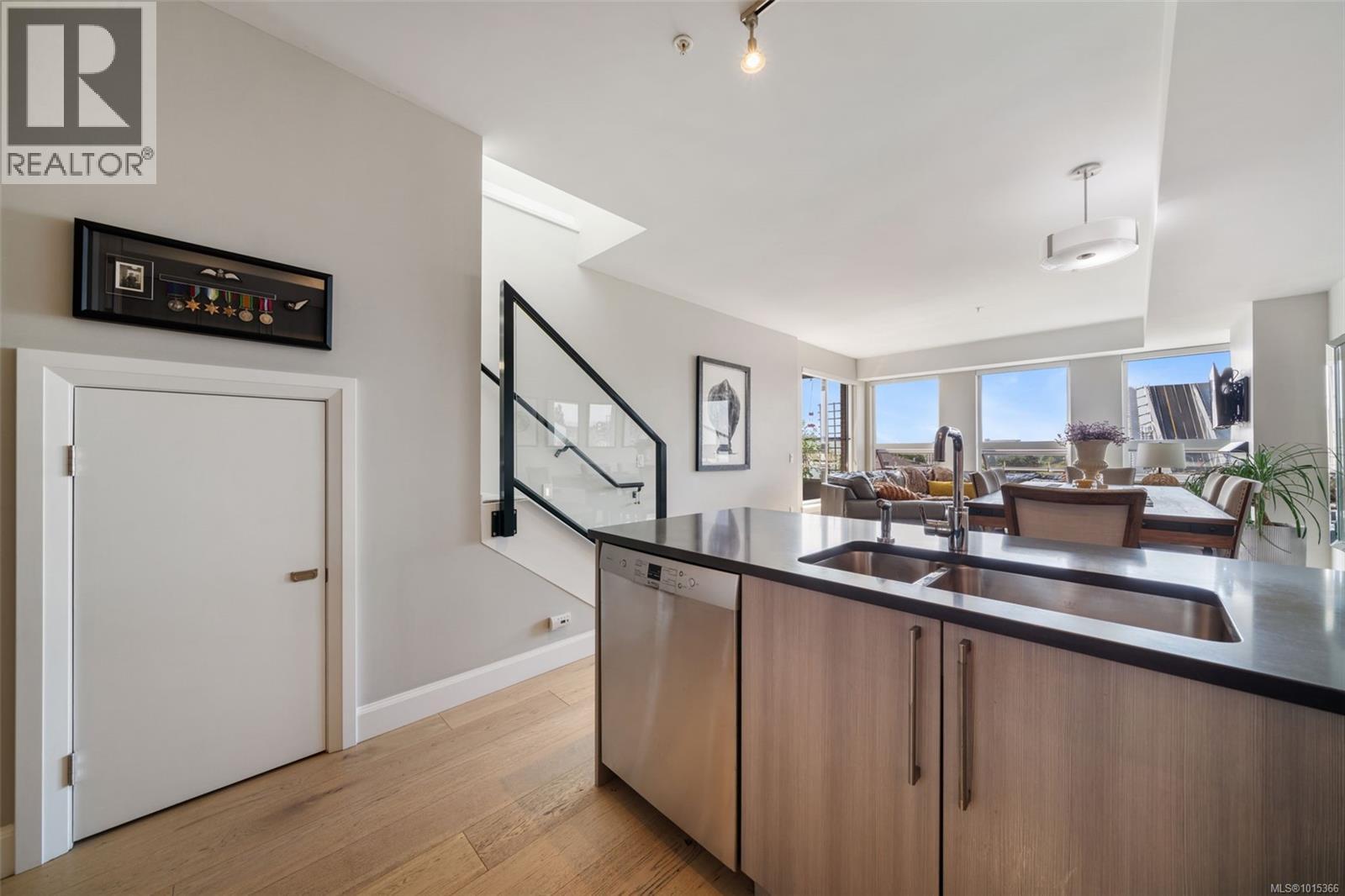 407 595 Pandora Avenue, Victoria