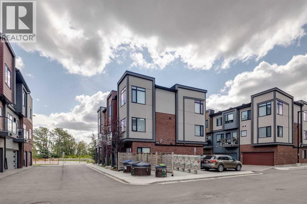 Single Family House for Sale in  Greenbriar Common NW Greenwood/Greenbriar Calgary 