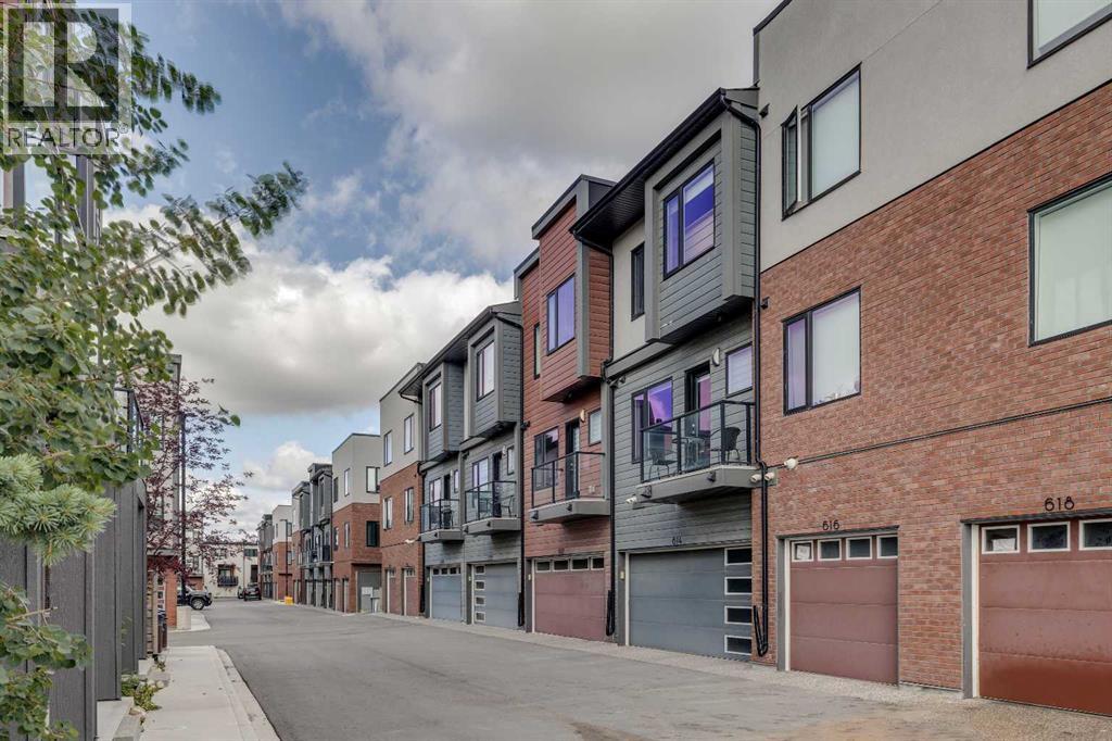 Single Family House for Sale in  Greenbriar Common NW Greenwood/Greenbriar Calgary 