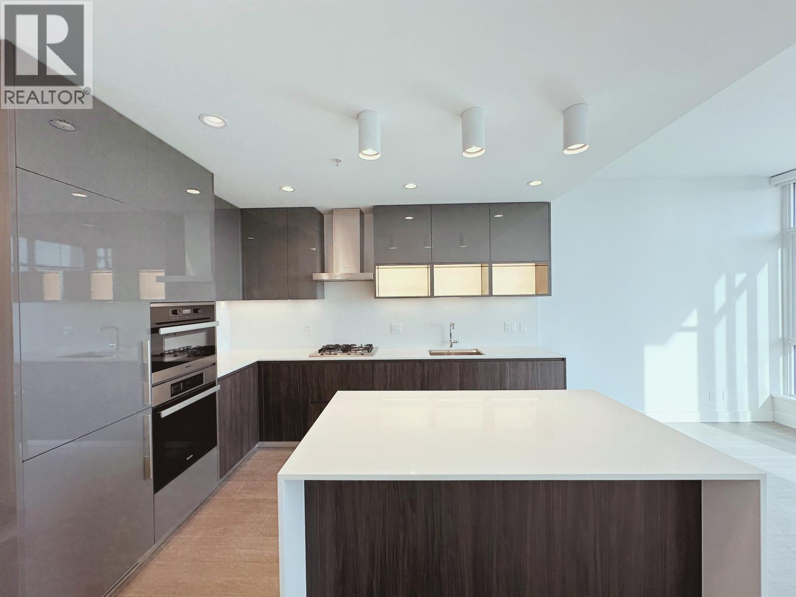 305 6511 SUSSEX AVENUE, Burnaby