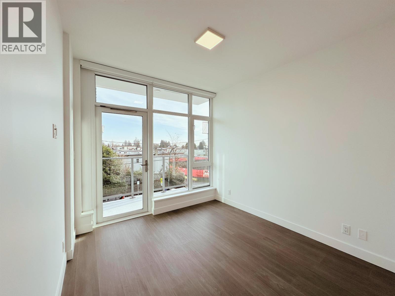 305 6511 SUSSEX AVENUE, Burnaby