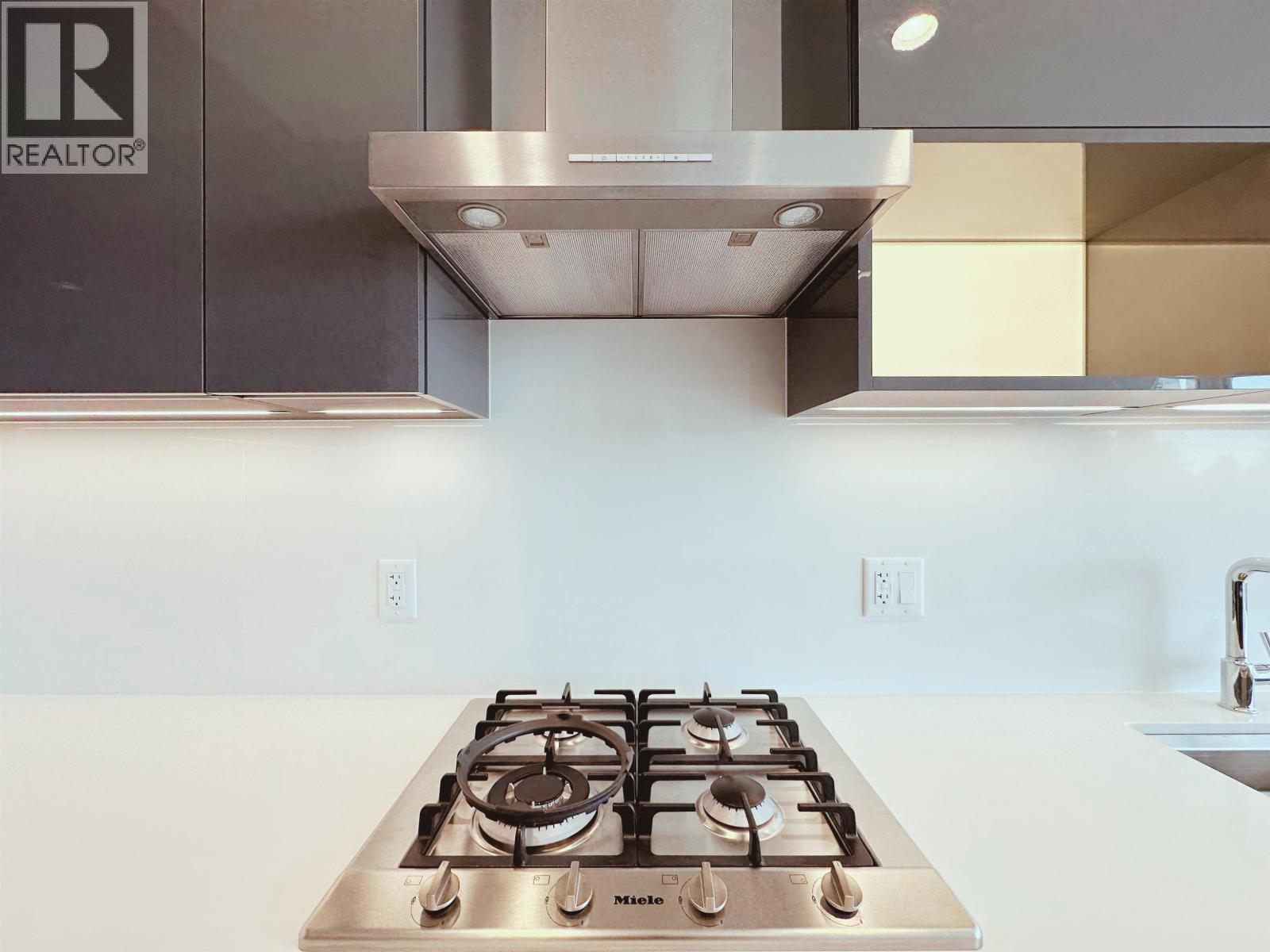 305 6511 SUSSEX AVENUE, Burnaby
