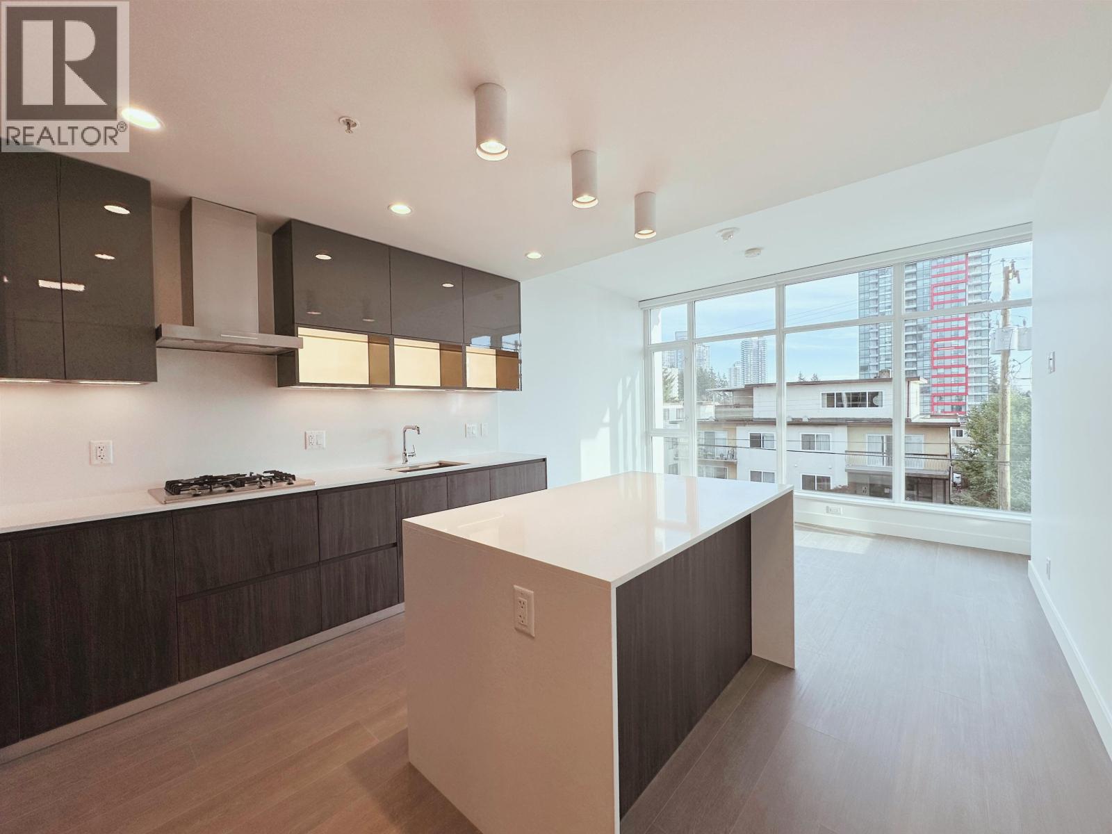 305 6511 SUSSEX AVENUE, Burnaby