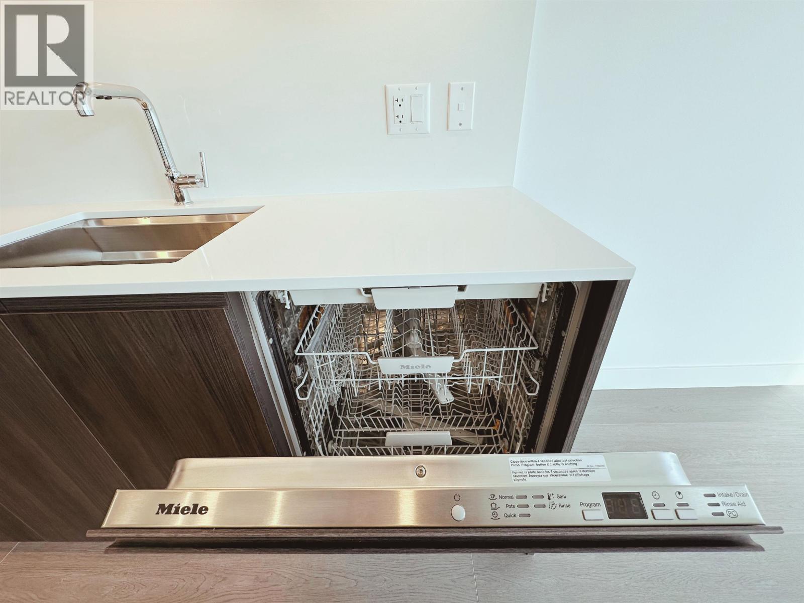 305 6511 SUSSEX AVENUE, Burnaby