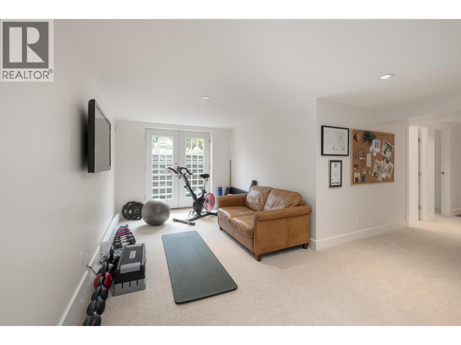 518 E 7TH STREET, North Vancouver