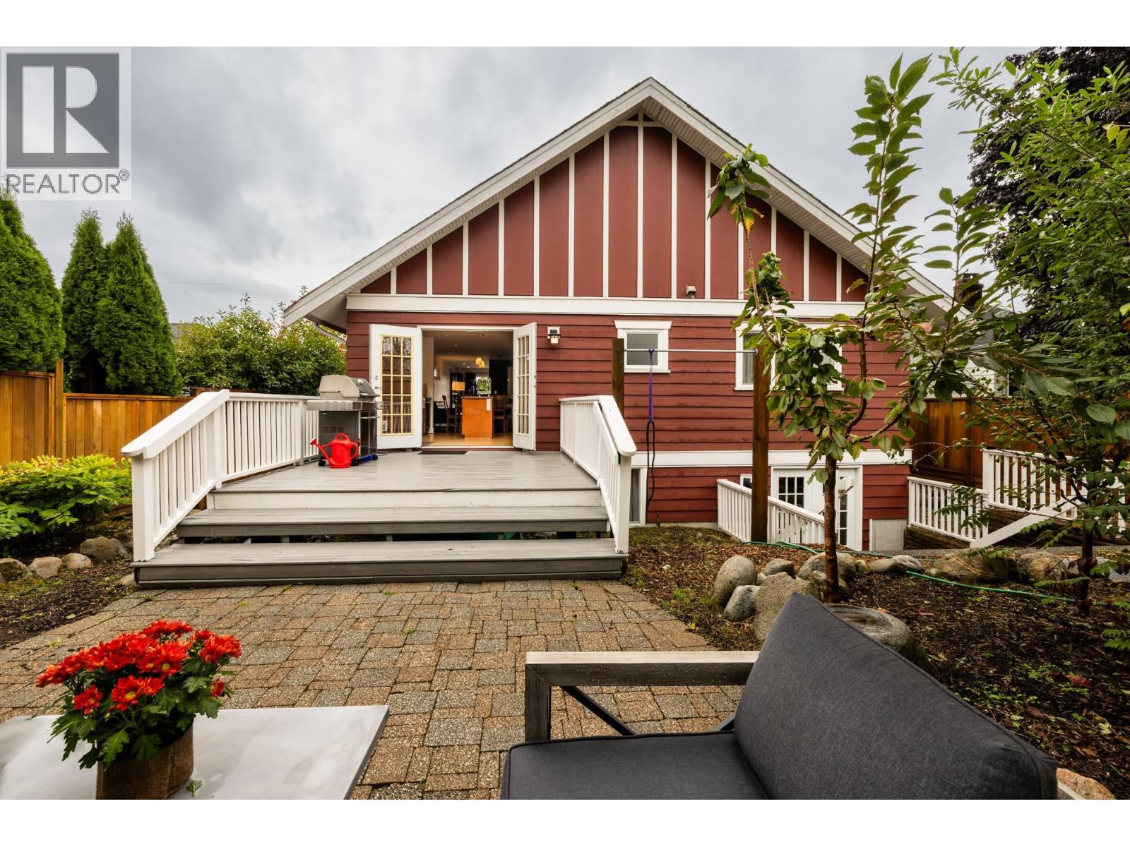 518 E 7TH STREET, North Vancouver