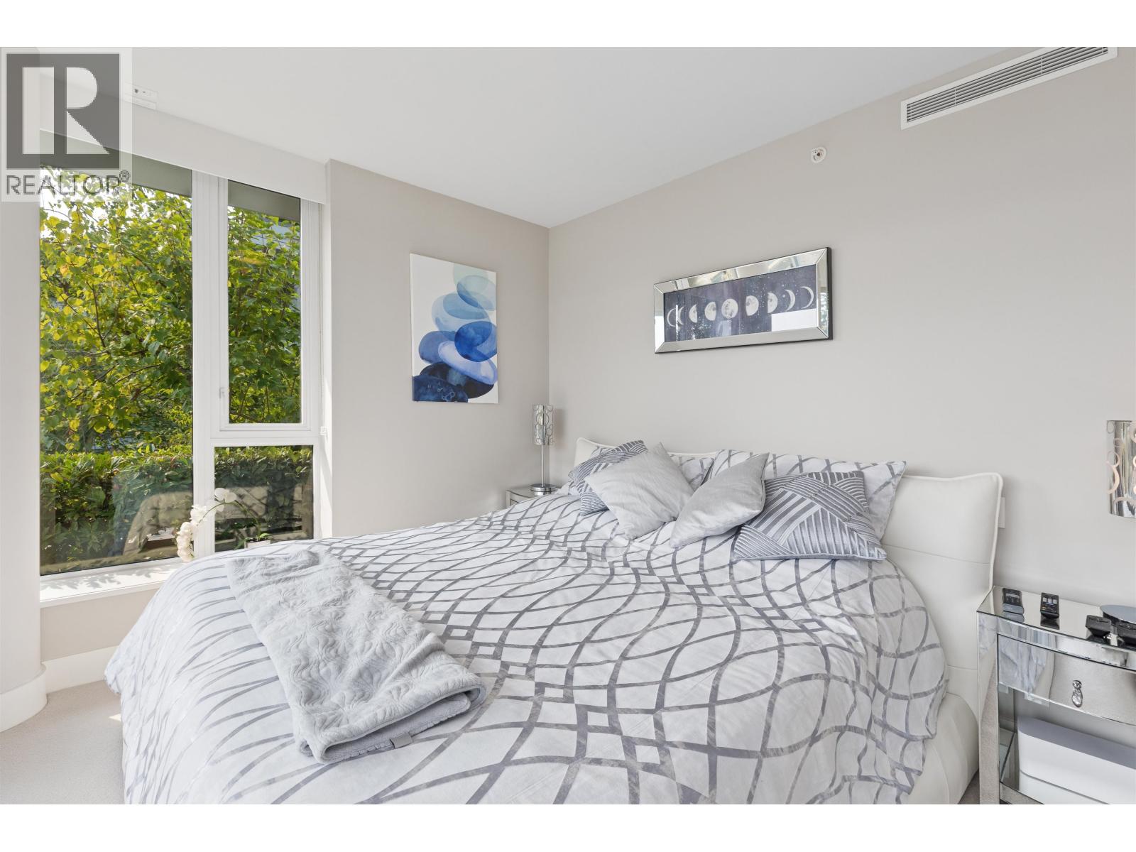 201 908 KEITH ROAD, West Vancouver