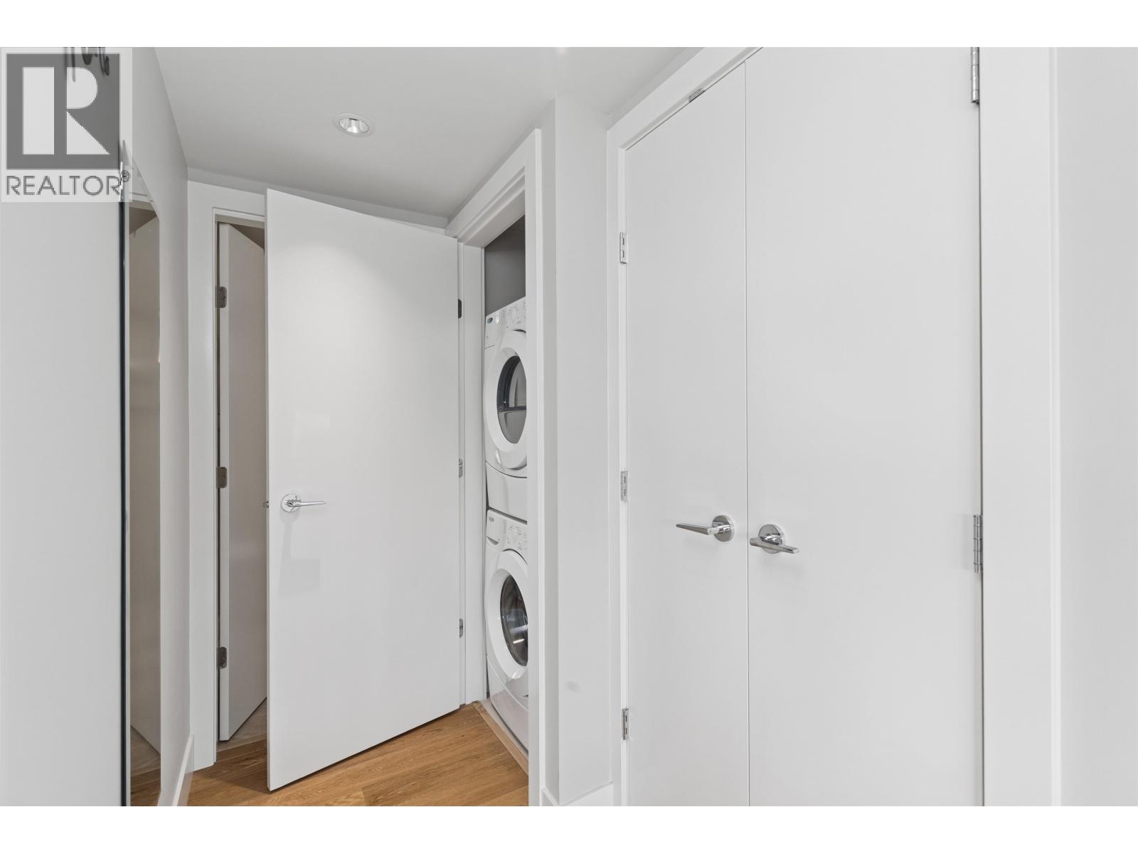 201 908 KEITH ROAD, West Vancouver