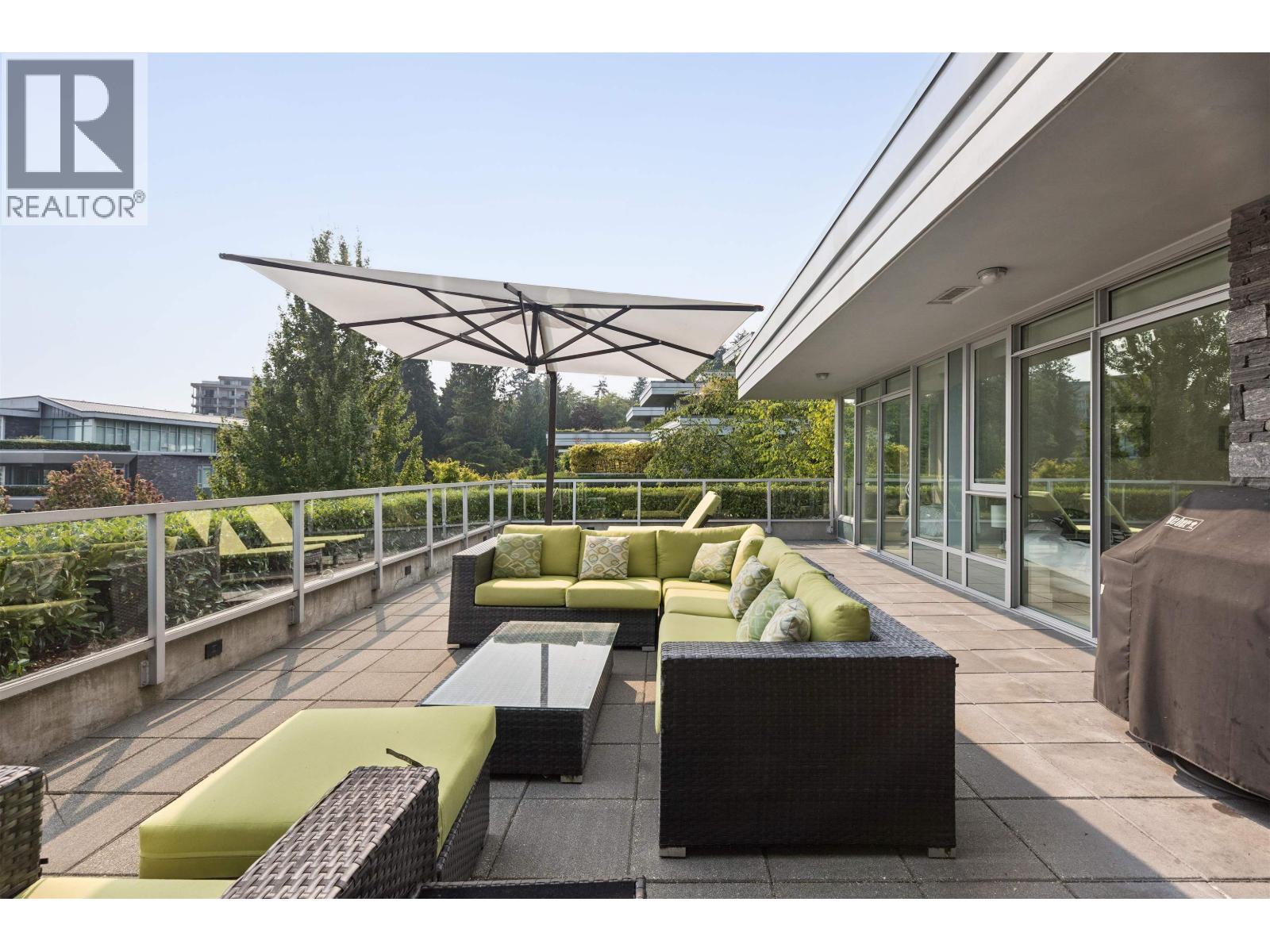 201 908 KEITH ROAD, West Vancouver
