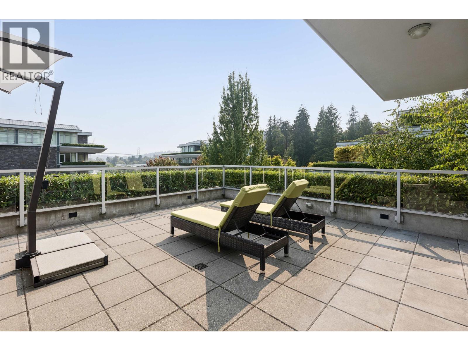 201 908 KEITH ROAD, West Vancouver
