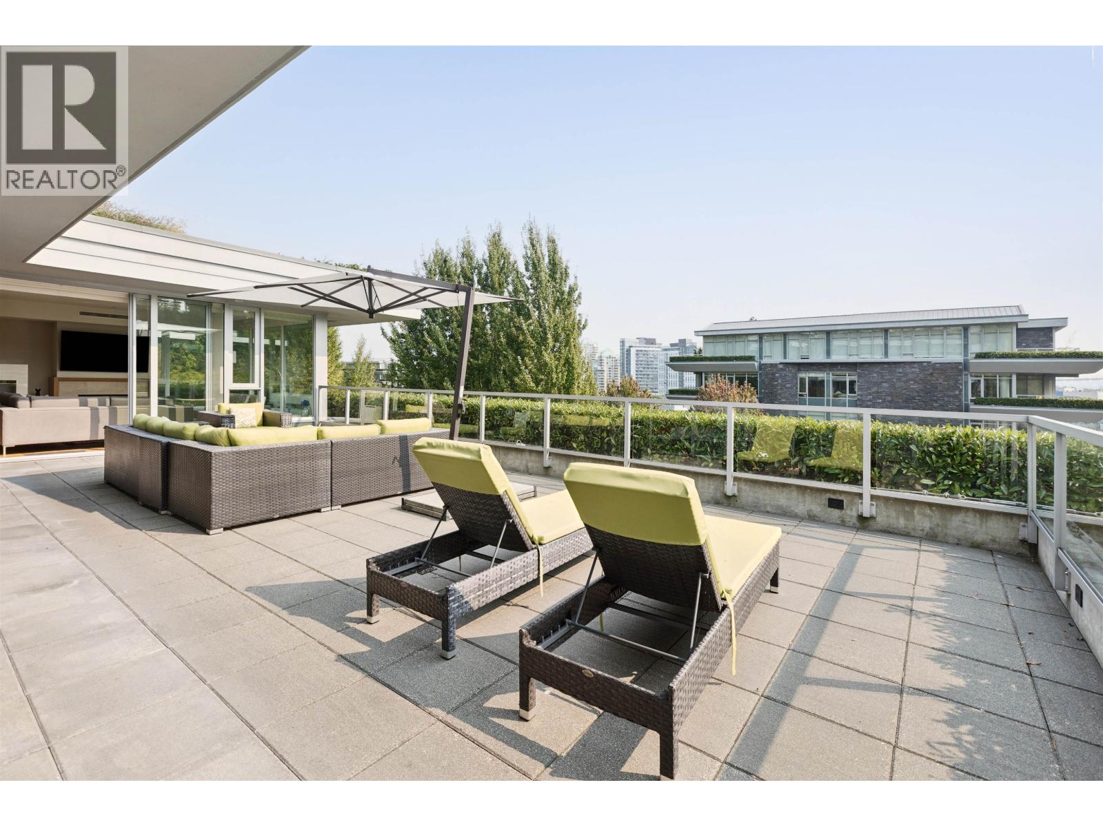 201 908 KEITH ROAD, West Vancouver