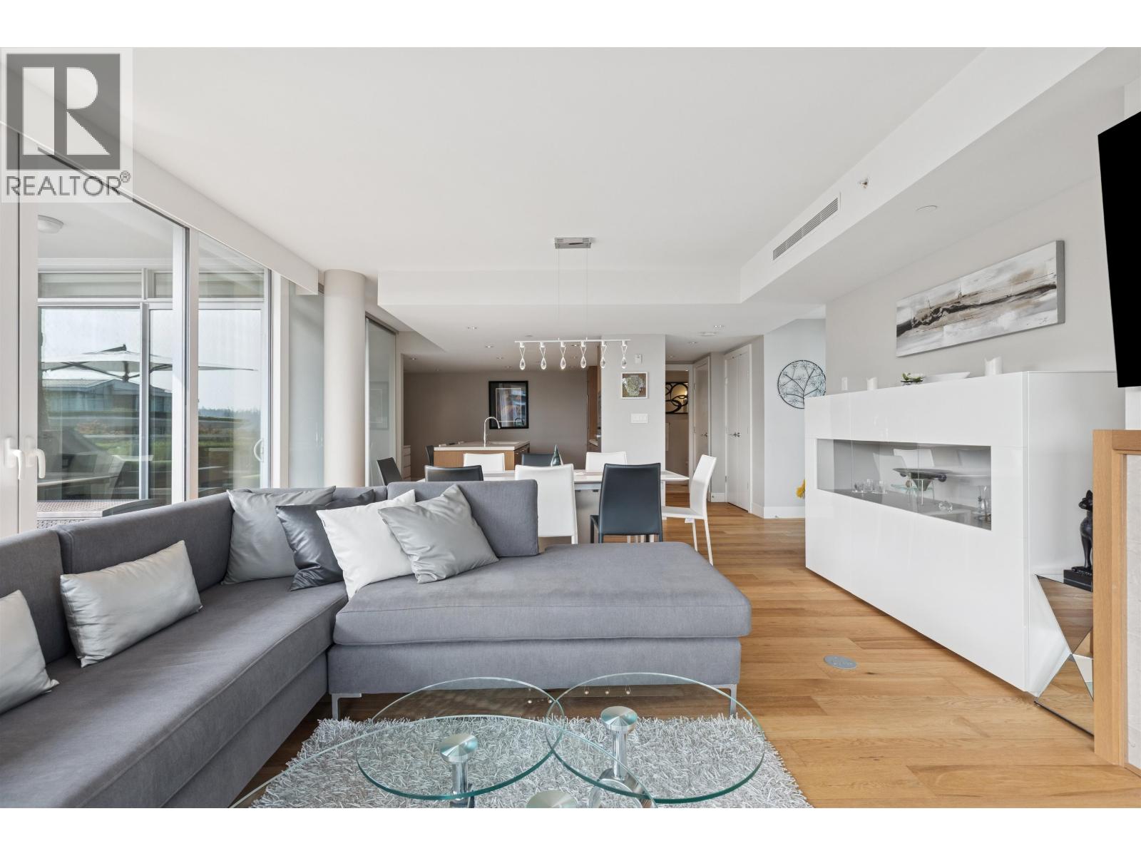 201 908 KEITH ROAD, West Vancouver